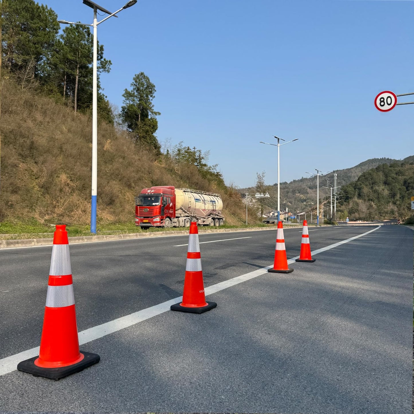 28 Inch Traffic Cones (8 Pack),Heavy-Duty PVC Construction Cones with Weighted Black Base for Road Safety,Orange Safety Cones with Reflective Collars for Parking & Driver Training